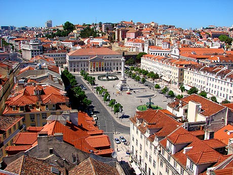 Vedere spre Piata Rossio din Lisabona